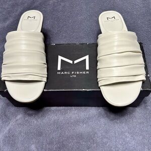 Marc Fisher Off-White Slide Sandals Size 8.5 New in Box